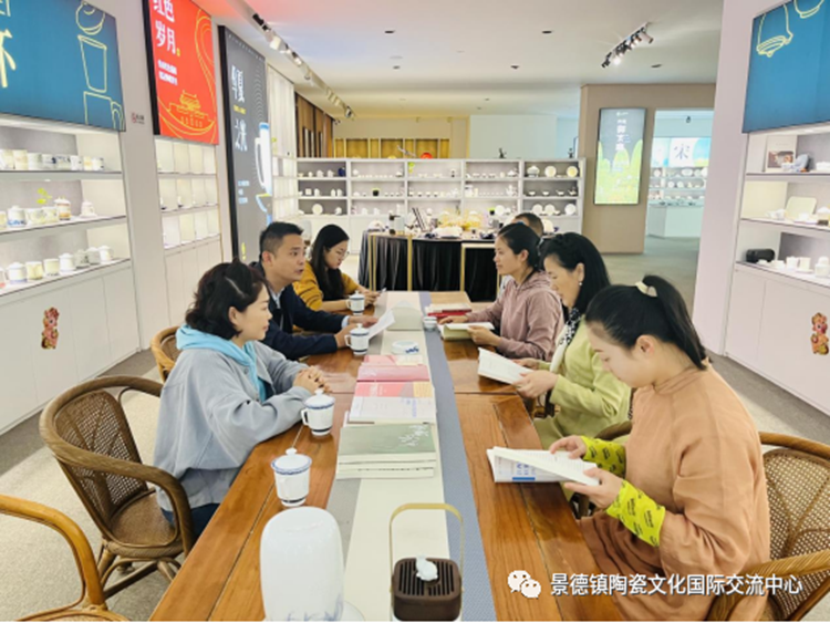 景德镇陶瓷文化国际交流中心走入陶瓷企业宣讲二十大精神