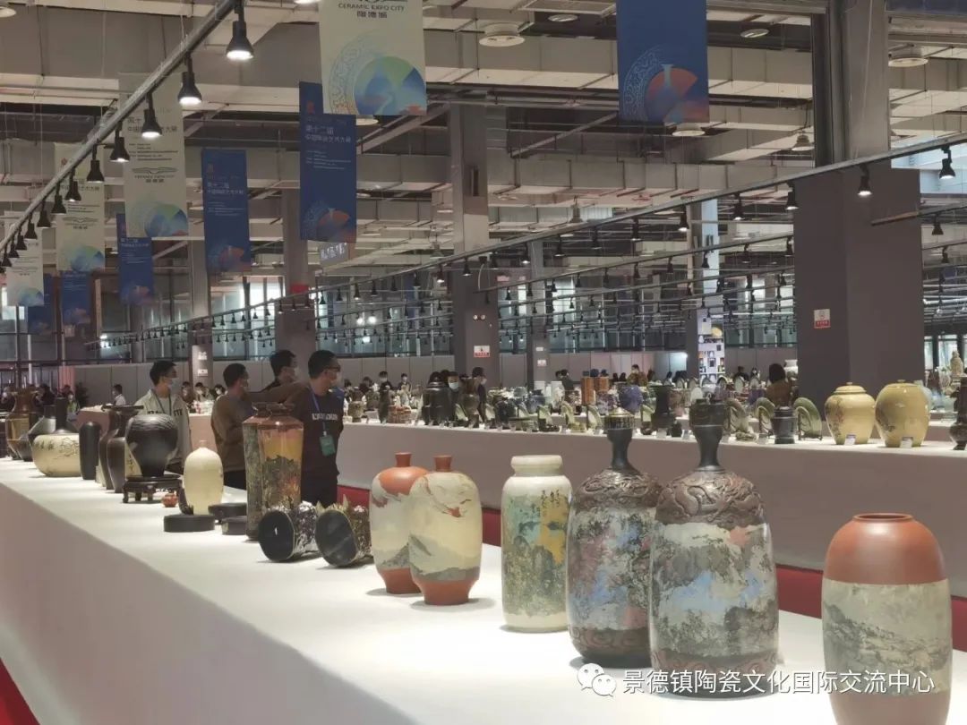 景德镇陶瓷文化国际交流中心参与服务第十二届中国陶瓷艺术大展开幕