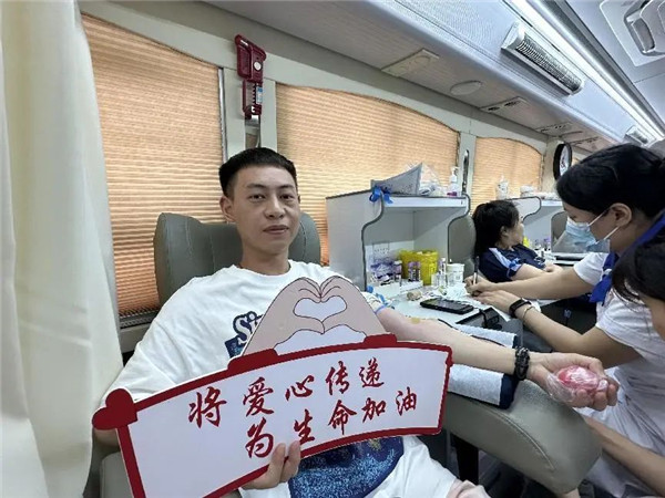 “为生命接力、共创文明城” 国际交流中心积极参与“三献”志愿服务活动